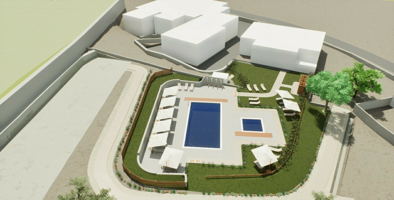 Area Verde con Piscine a Servizio dell'Edificio Scolastico